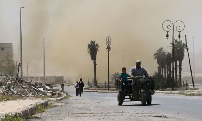 Shelling and air strikes resume in Aleppo